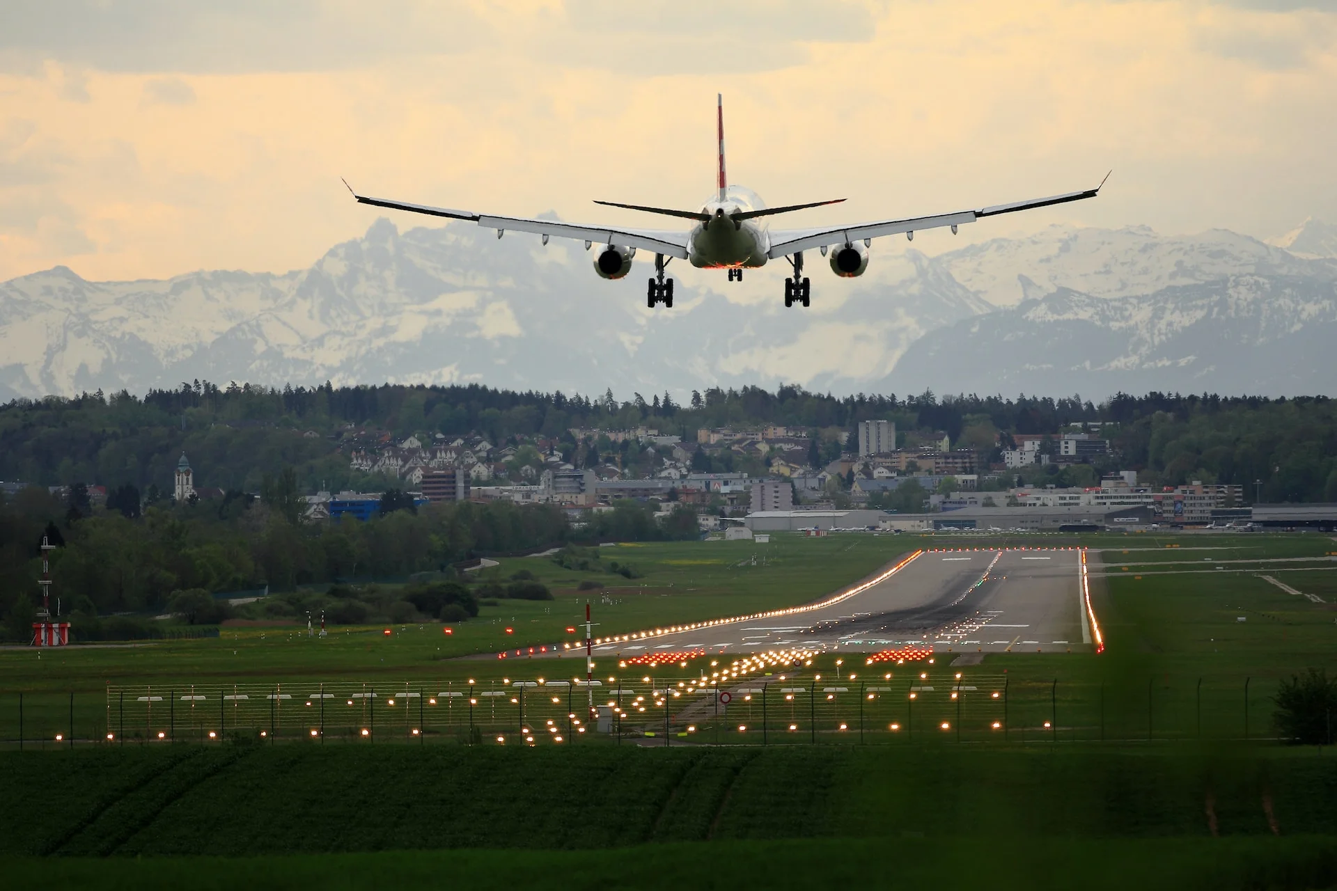 Top 6 Mobile Flight Tracker Apps in 2025