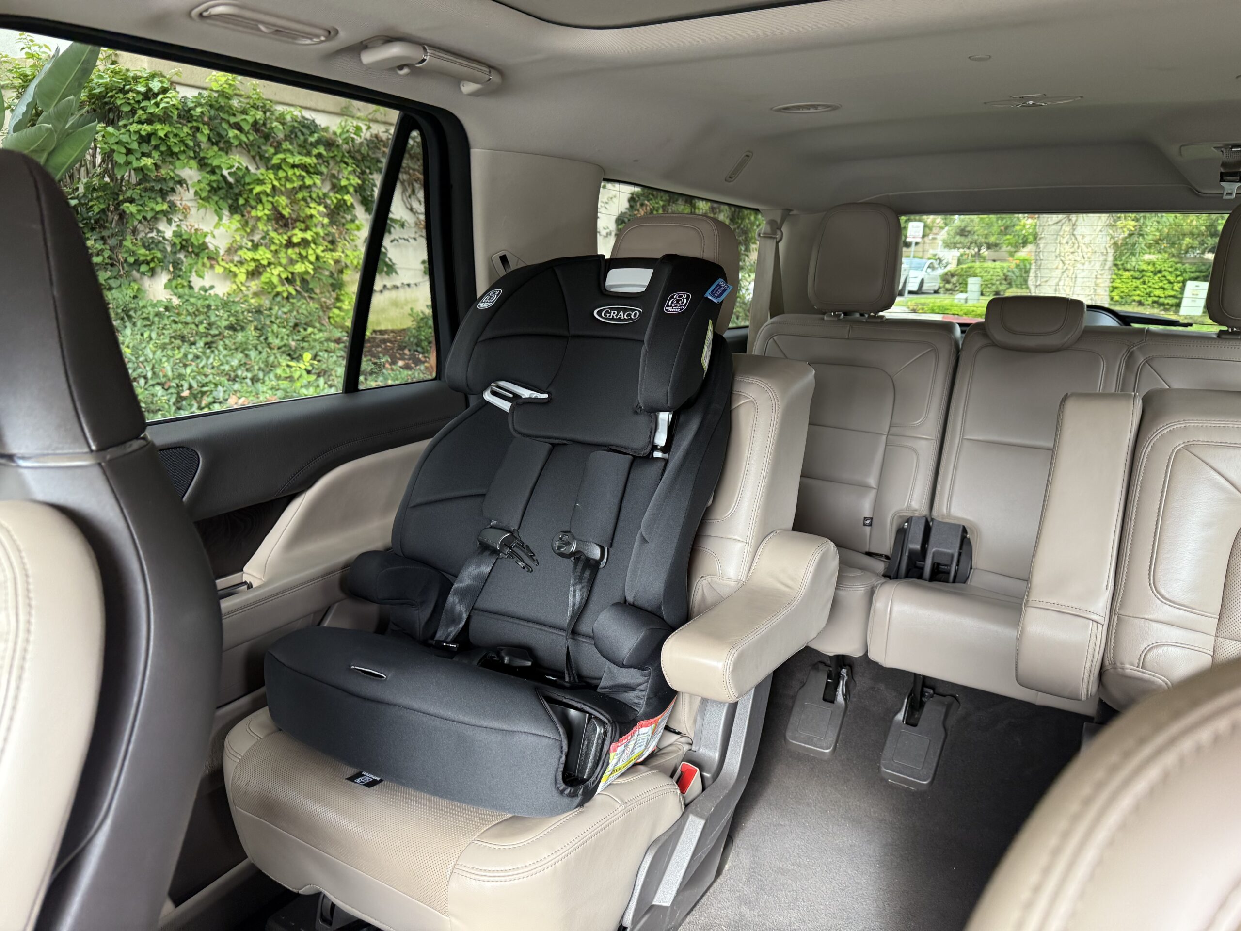 Emelx Luxury SUV with car seat