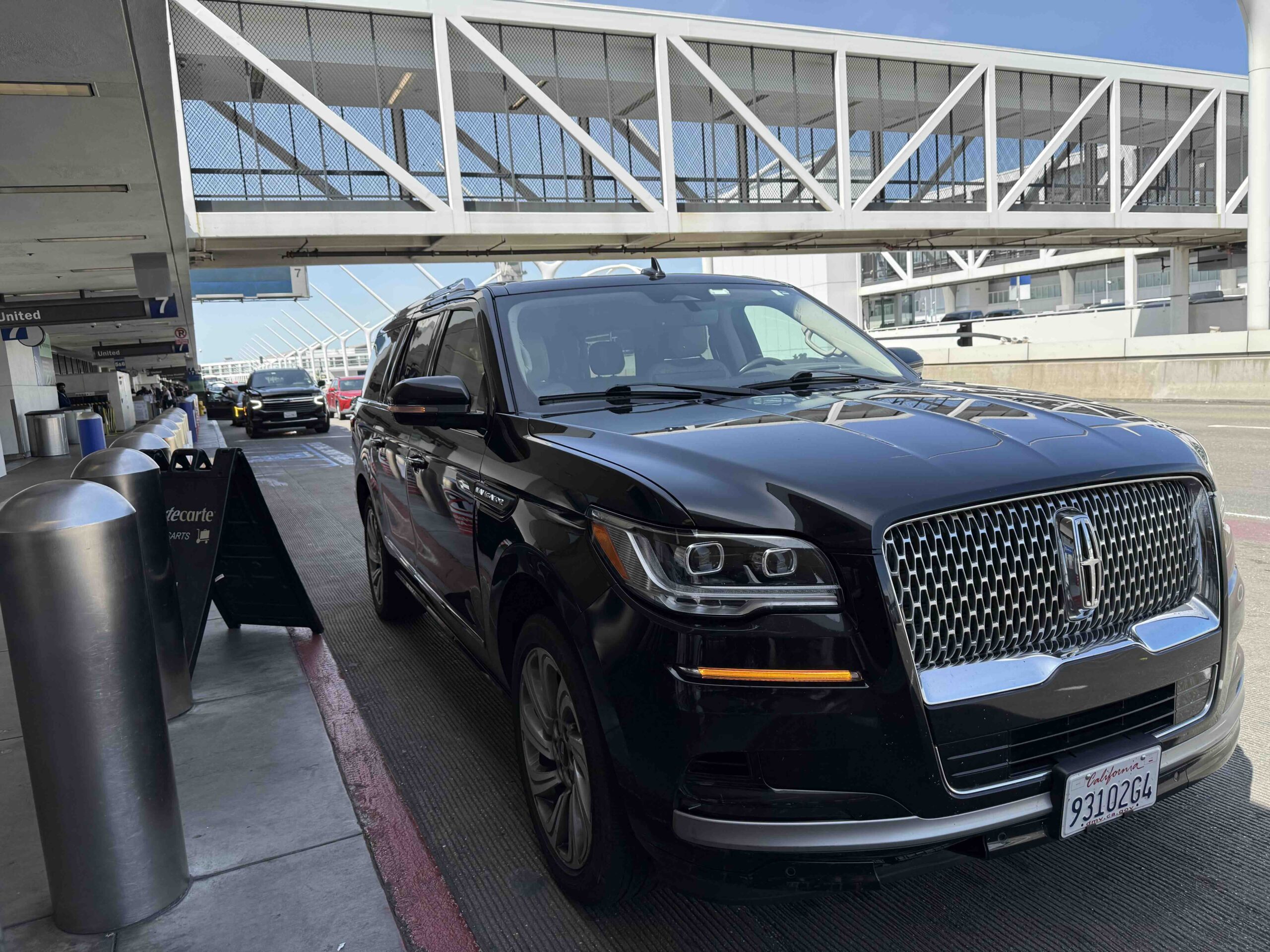 Emelx LAX airport door to door transfer